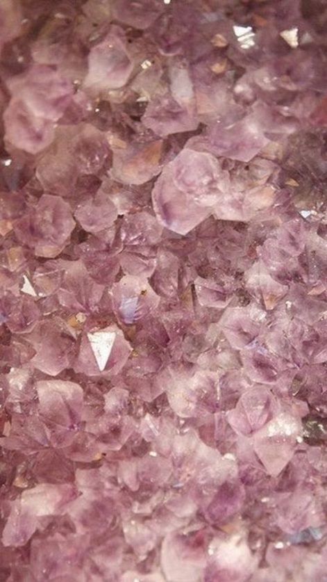The benefits of rose quartz on your mind + body